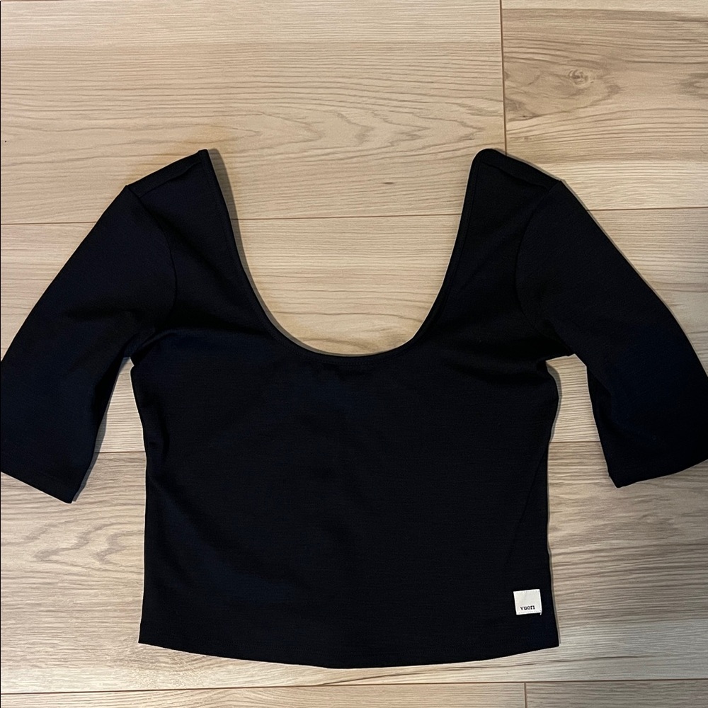 Vuori Women's Black Crop Top